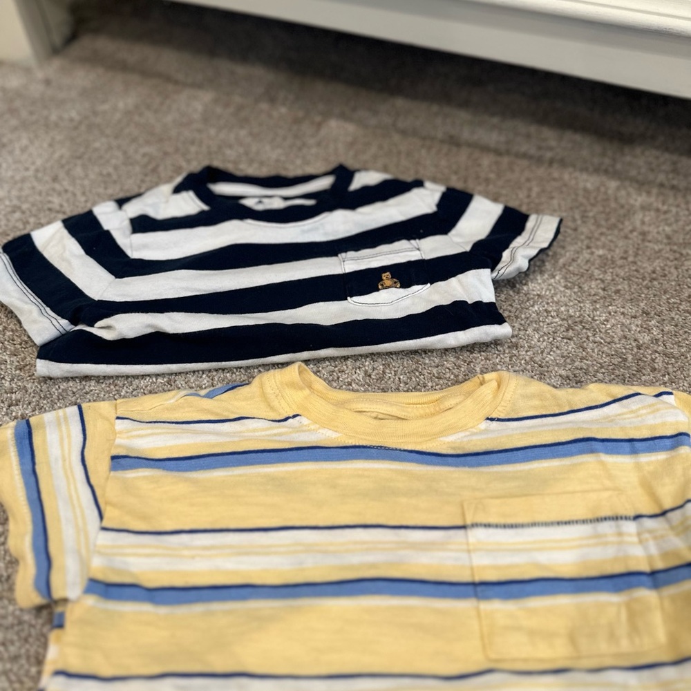 GAP Blue and Yellow Short Sleeve Tees